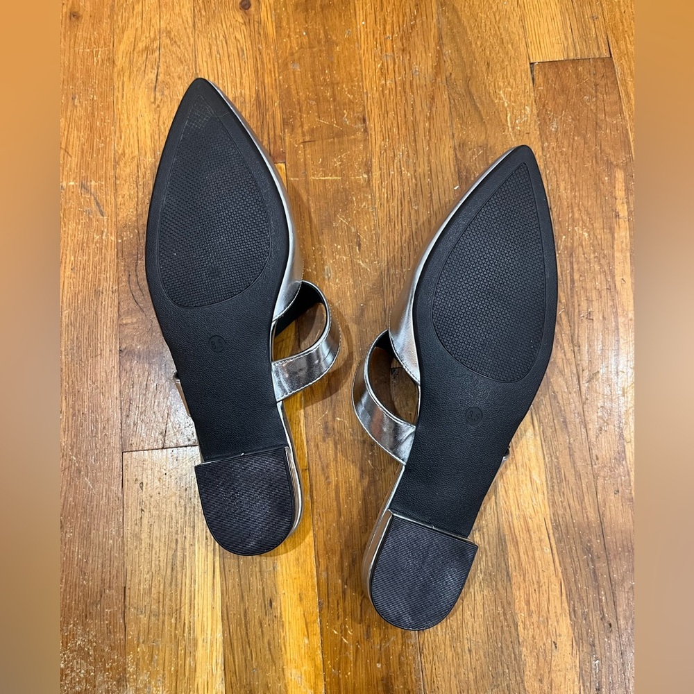 NIB Rekayla Mules for Women Loafer Shoes
Pointed Toe, Backless, Adjustable Strap - Picture 6 of 7